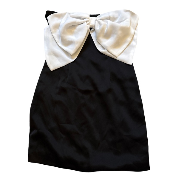 Elegant Black and White Strapless Dress - Picture 1 of 4